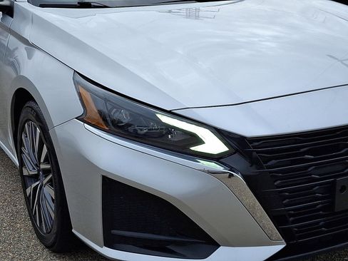 Used 2023 Nissan Altima 2.5 SV image 9