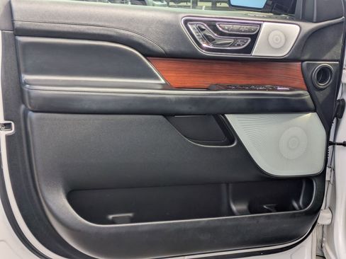 Used 2018 Lincoln Navigator Reserve w/ Technology Package image 12