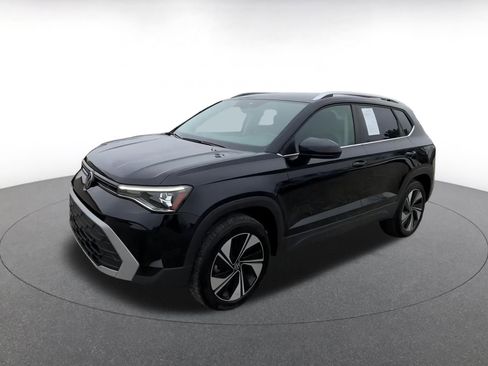 Used 2025 Volkswagen Taos SE image 8