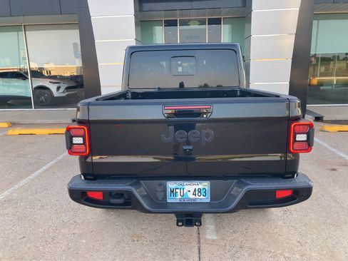 Used 2022 Jeep Gladiator Overland AWD/4WD image 6