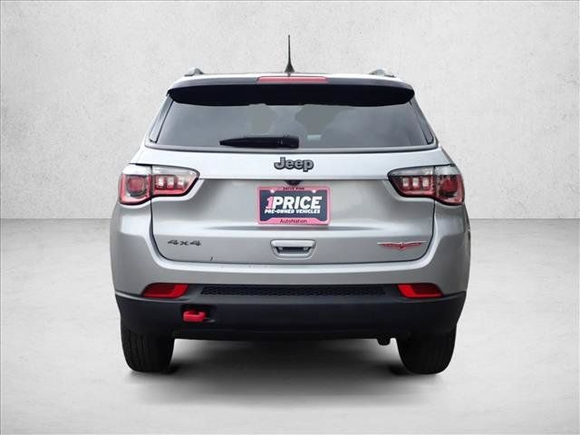 Used 2018 Jeep Compass Trailhawk w/ Leather Interior Group AWD/4WD image 3