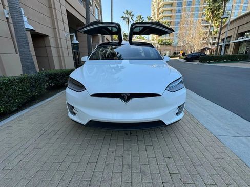 Used 2017 Tesla Model X 75D AWD/4WD image 3