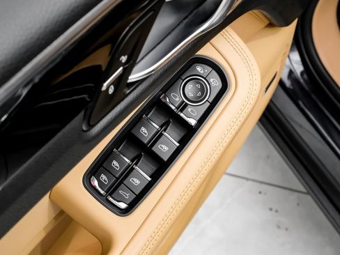 Used 2018 Porsche Macan image 41