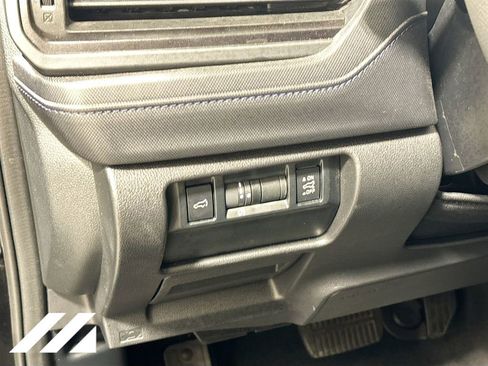 Used 2025 Subaru Forester Premium image 9