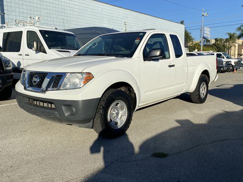 Used 2019 Nissan Frontier S image 2