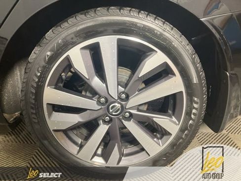 Used 2020 Nissan Versa SR w/ Convenience Package image 24