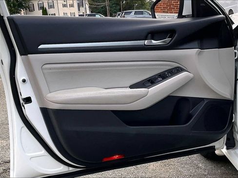 Used 2019 Nissan Altima 2.5 SL AWD/4WD image 9