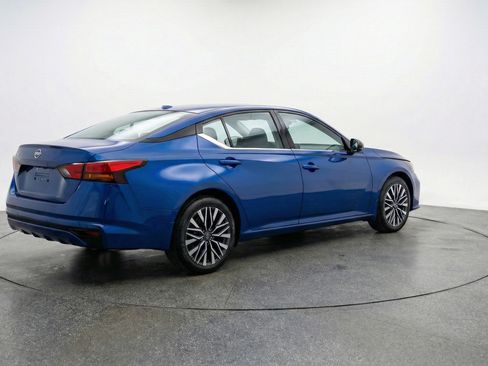 Used 2025 Nissan Altima 2.5 SV image 9