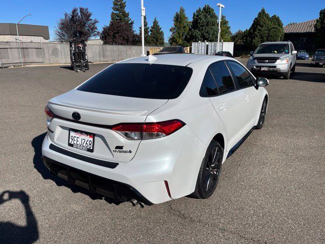 Used 2023 Toyota Corolla SE w/ SE Package FWD image 3