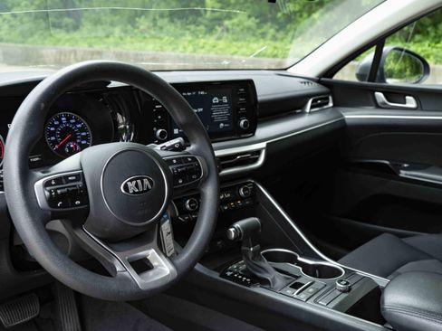 Used 2021 Kia K5 LX FWD image 16