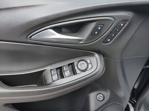 Used 2023 Buick Encore GX Essence FWD image 16