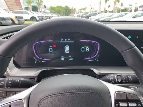 Certified 2025 Kia Telluride LX image 17