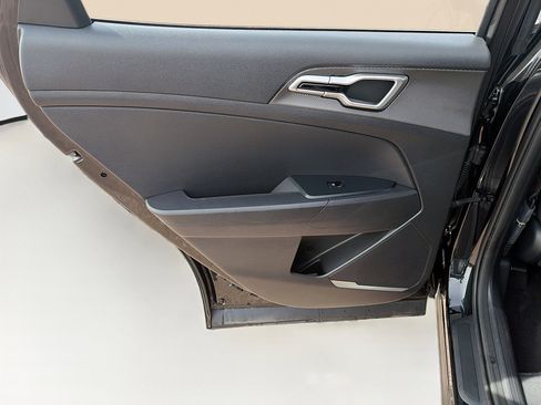 Used 2025 Kia Sportage LX image 25