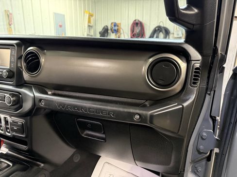 Used 2019 Jeep Wrangler Sport image 38