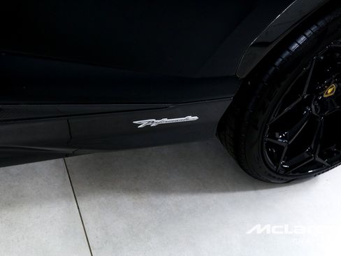Used 2023 Lamborghini Urus Performante AWD/4WD image 41