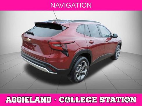 Certified 2025 Chevrolet Trax LT w/ LT Convenience Package image 4