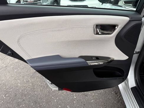 Used 2013 Toyota Avalon XLE Touring FWD image 28