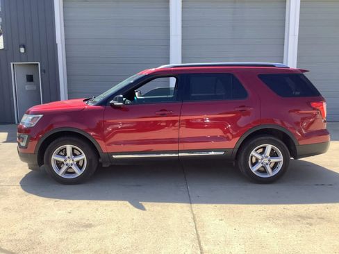 Used 2016 Ford Explorer XLT w/ Equipment Group 201A AWD/4WD image 5