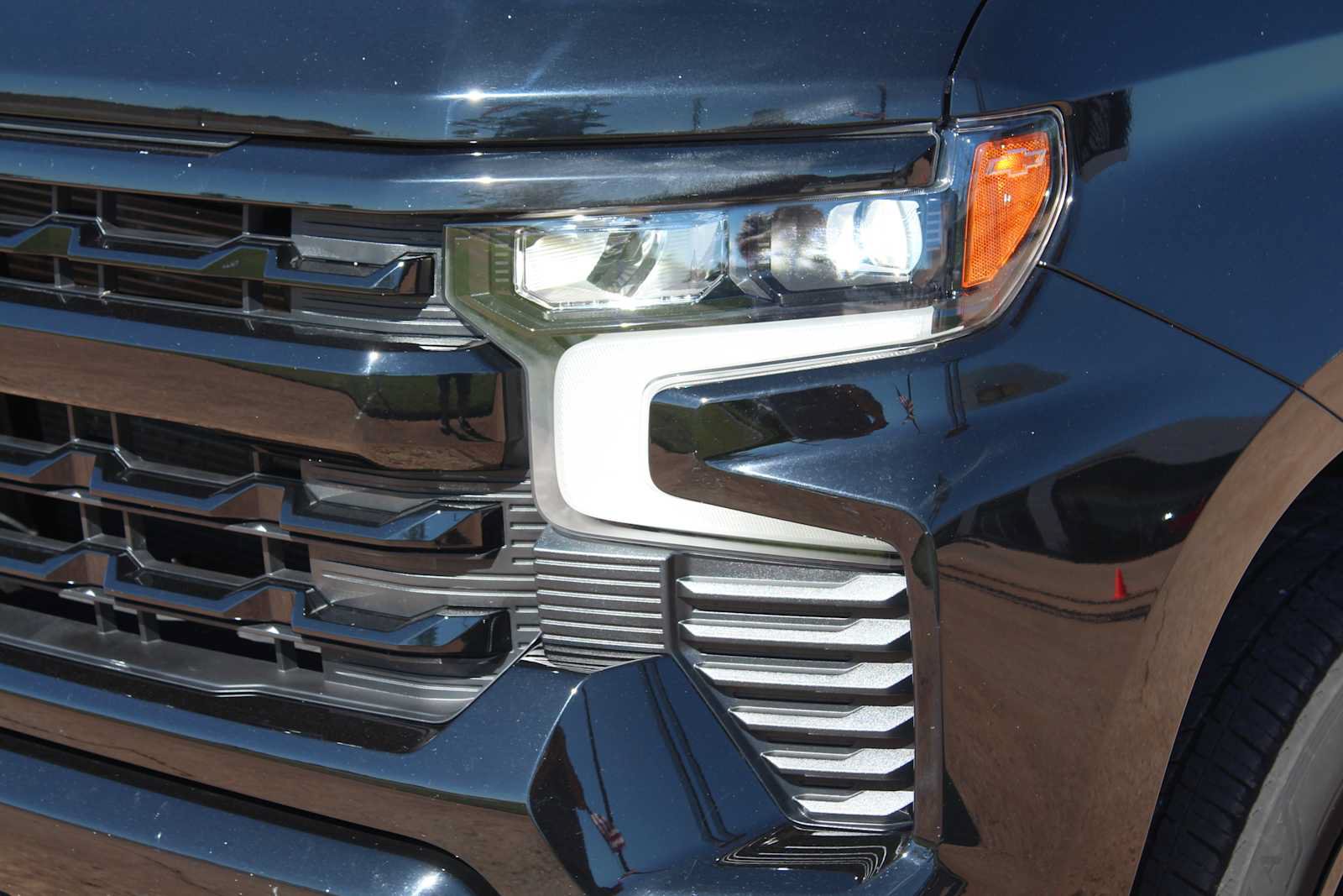Used 2022 Chevrolet Silverado 1500 RST w/ Redline Edition AWD/4WD image 6