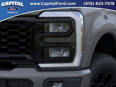 New 2026 Ford F250 Lariat w/ Black Appearance Package AWD/4WD image 18