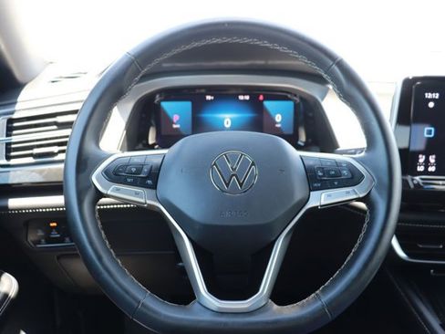 Used 2025 Volkswagen Atlas Cross Sport SE FWD image 17