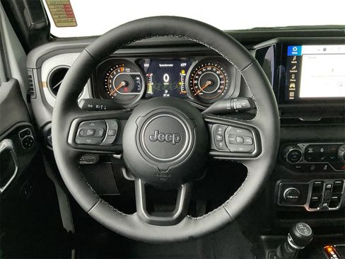 New 2025 Jeep Gladiator Sport image 17