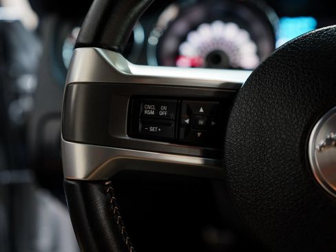Used 2013 Ford Mustang GT Premium RWD image 31