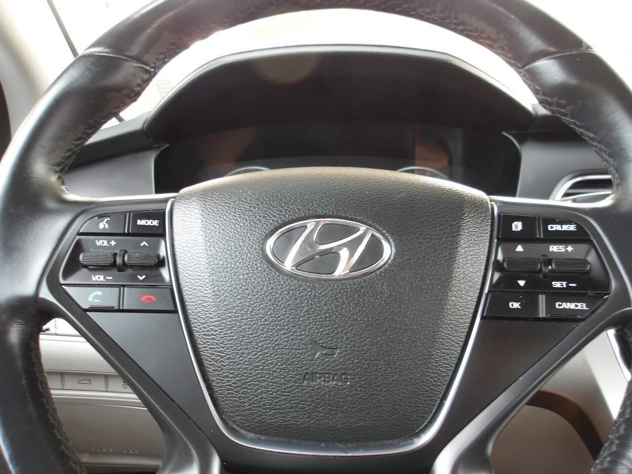 Used 2017 Hyundai Sonata Limited w/ Cargo Package FWD image 16