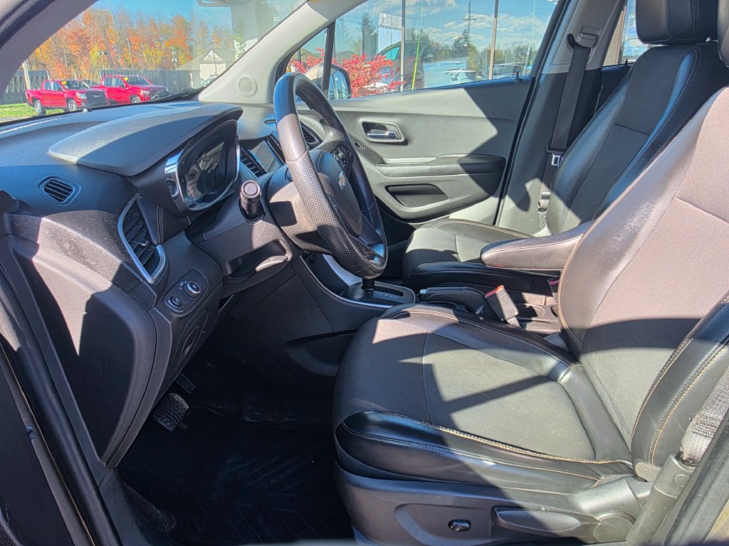 Used 2021 Chevrolet Trax LT AWD/4WD image 20