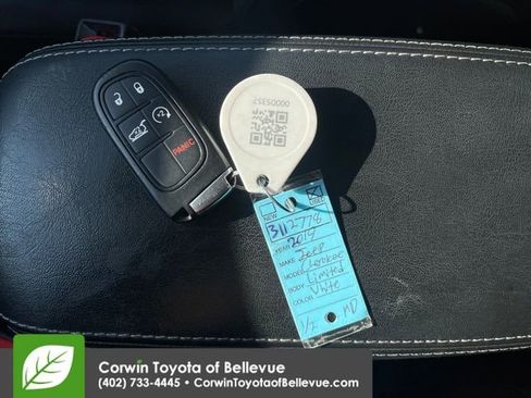 Used 2019 Jeep Cherokee Limited AWD/4WD image 16