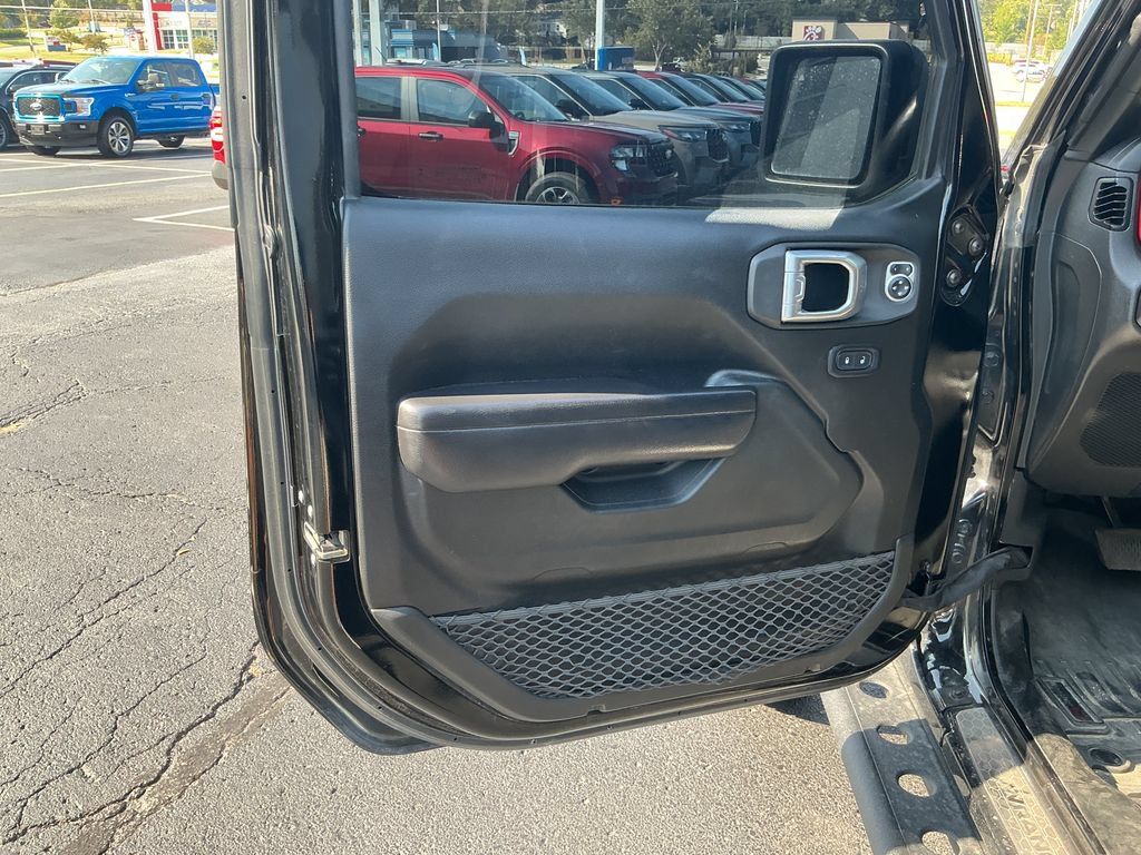 Used 2021 Jeep Wrangler Unlimited Rubicon AWD/4WD image 13