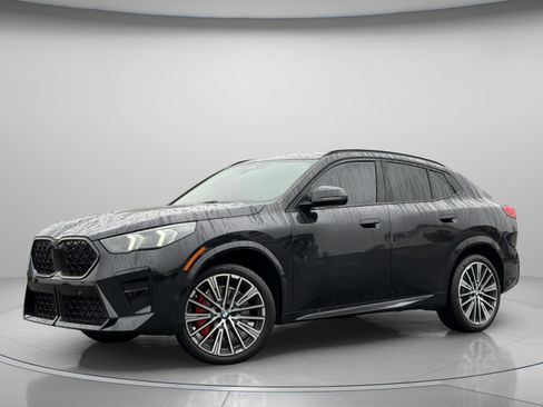 Used 2025 BMW X2 xDrive28i w/ Premium Package image 2