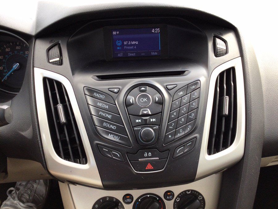 Used 2014 Ford Focus SE FWD image 32
