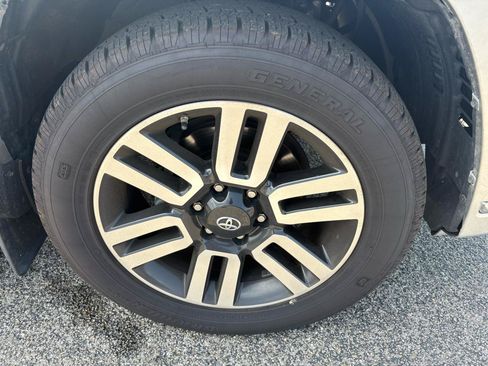 Used 2018 Toyota 4Runner Limited AWD/4WD image 19