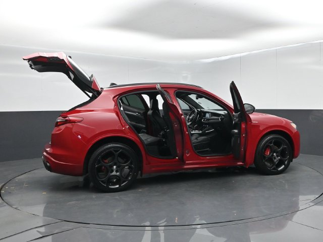 Used 2023 Alfa Romeo Stelvio Veloce AWD/4WD image 67