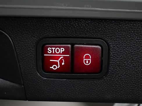 Used 2018 Mercedes-Benz GLC 300 image 31