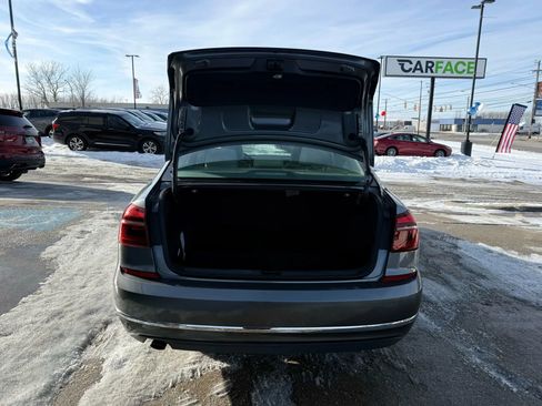 Used 2017 Volkswagen Passat 1.8T S image 10