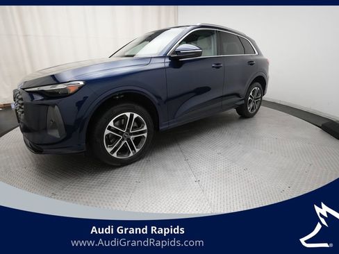 Used 2025 Audi Q5 Premium w/ Convenience Package AWD/4WD image 1