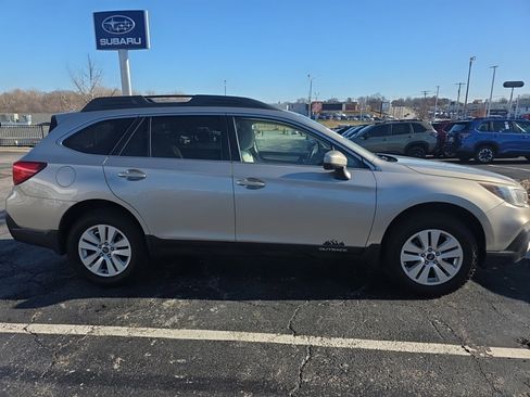 Used 2019 Subaru Outback 2.5i Premium image 12