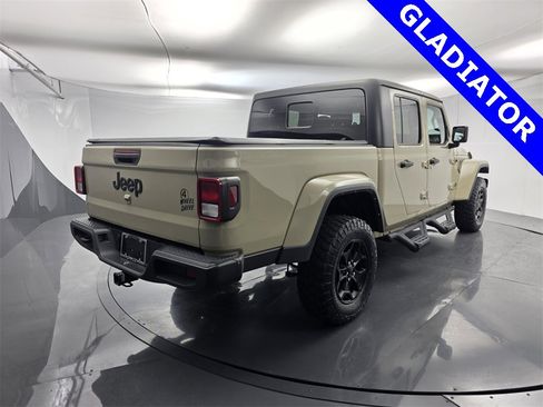 Used 2022 Jeep Gladiator Sport image 6