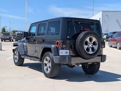 Used 2017 Jeep Wrangler Unlimited Sahara w/ Connectivity Group AWD/4WD image 4