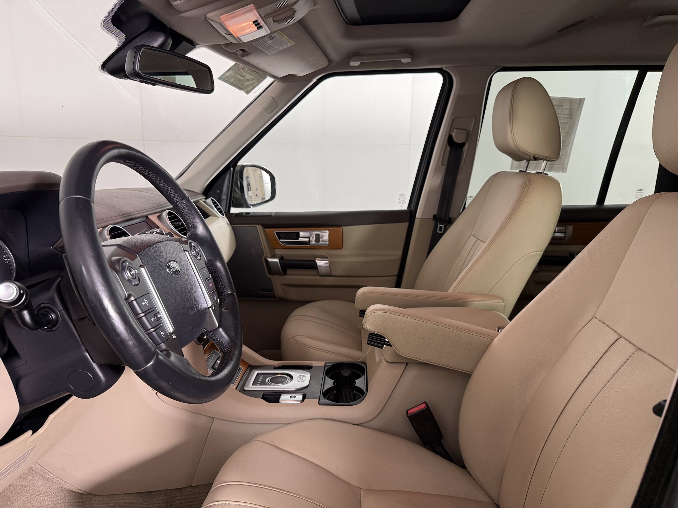 Used 2015 Land Rover LR4 HSE AWD/4WD image 5