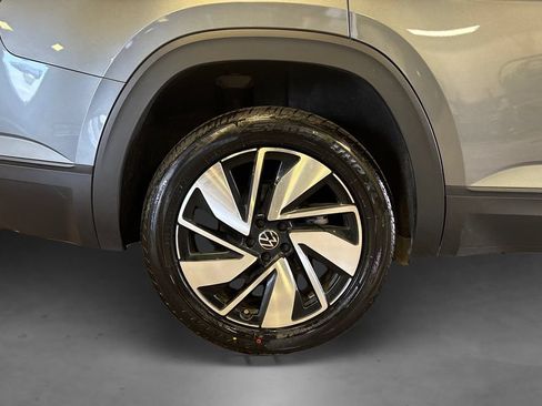 Used 2025 Volkswagen Atlas SE AWD/4WD image 17