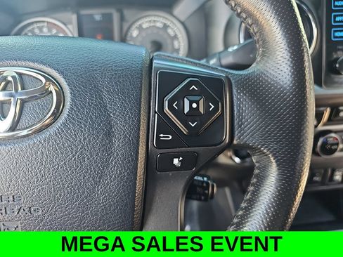 Used 2017 Toyota Tacoma TRD Sport AWD/4WD image 17