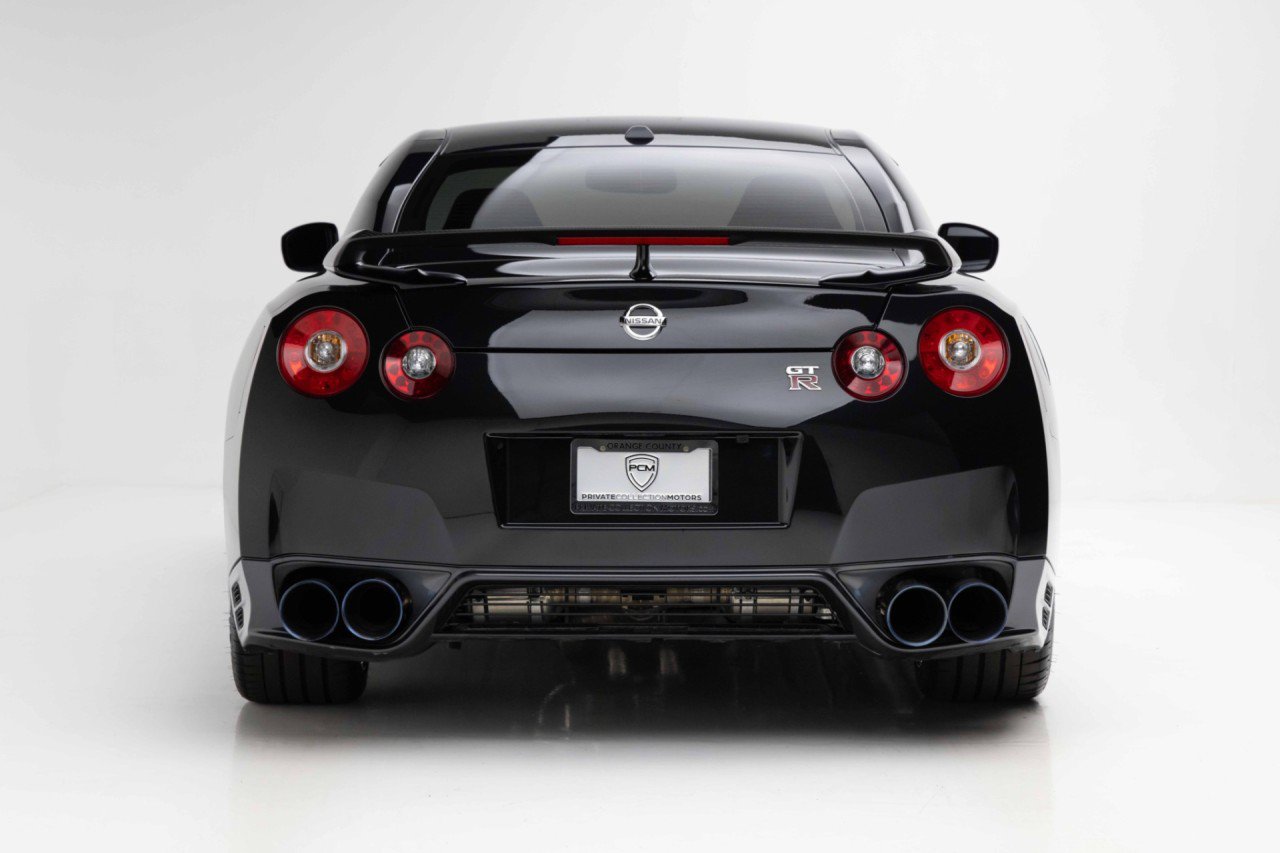 Used 2014 Nissan GT-R Black Edition AWD/4WD image 7