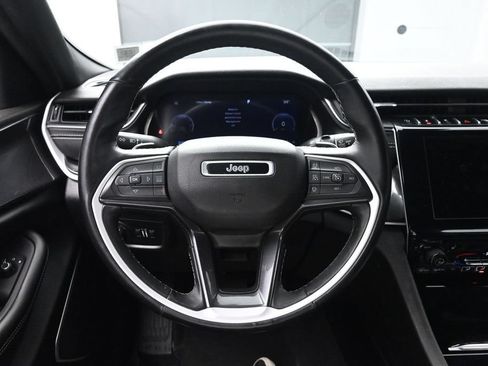 Used 2022 Jeep Grand Cherokee Altitude AWD/4WD image 24