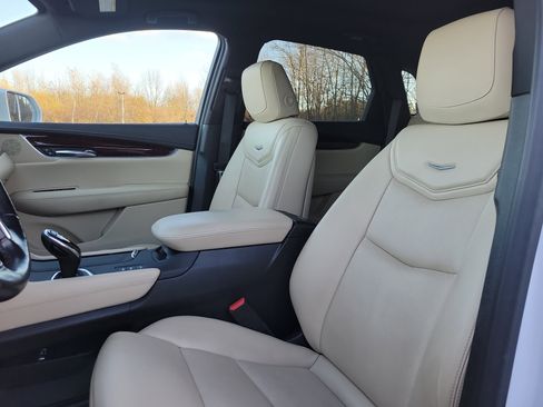 Used 2019 Cadillac XT5 Premium Luxury image 14