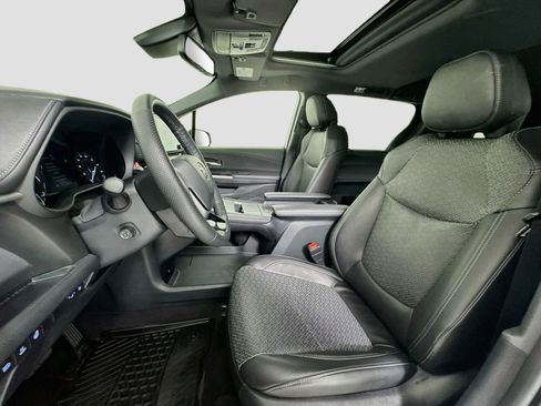 Used 2023 Toyota Sienna XSE AWD/4WD image 12