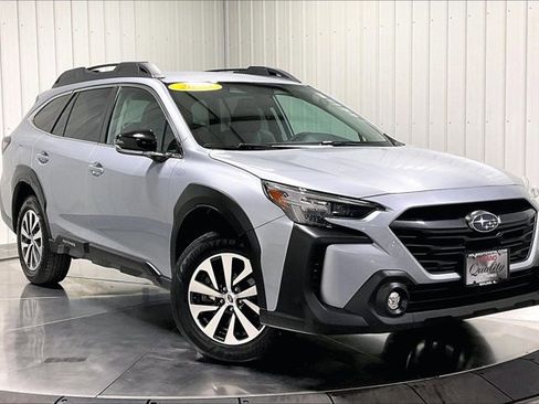 Used 2023 Subaru Outback Premium image 3