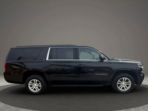 Used 2018 Chevrolet Suburban LT AWD/4WD image 4